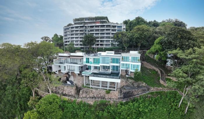 P8 Cliff House Stunning Seaview