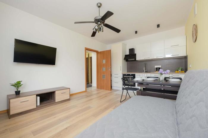 Cozy Apartment Pet Friendly with Place for Remote Work by Noclegi Renters