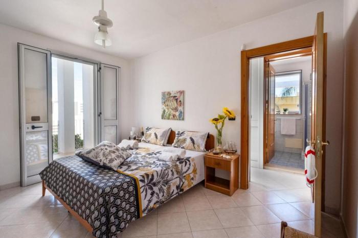 Coastal Chic Rooftop Vista Mare