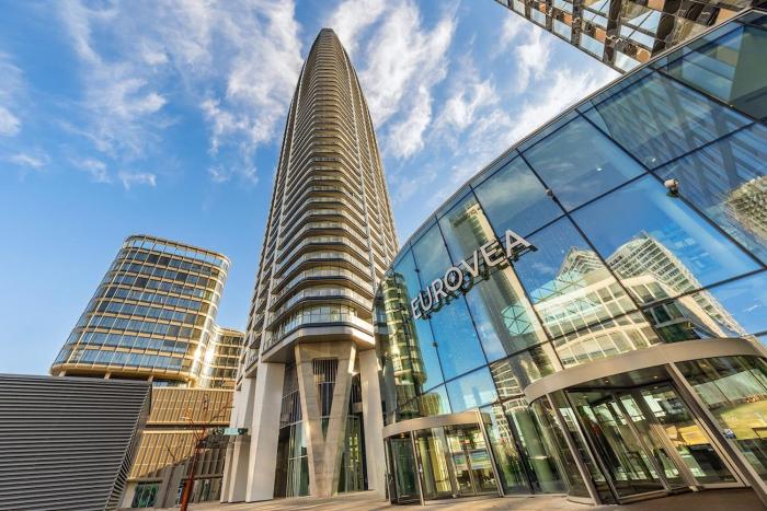 AC 2 room apartment with balcony, Eurovea Tower