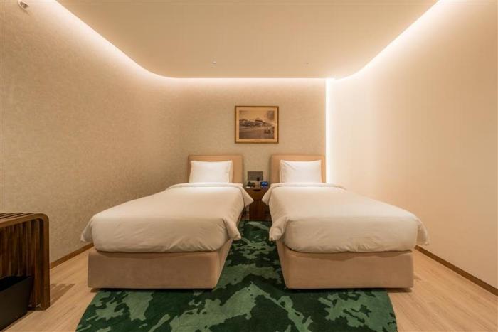 080 Transit Hotel, T2