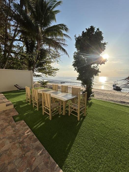 Villa Nalyn 3BR Beachfront House with Sunset View