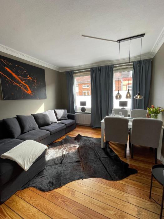 Altbaucharme Deluxe mit Balkon