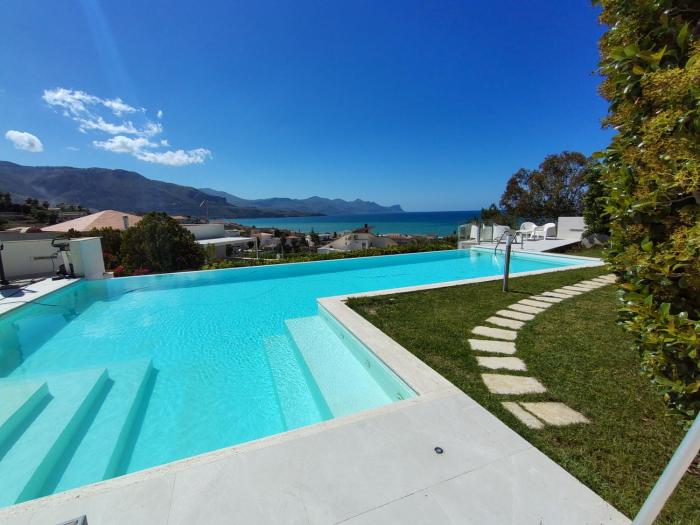 Beautiful View, Heated pool