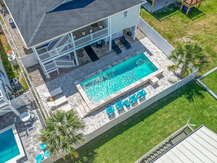 Coastal Cabana 4BR home Private Pool Games