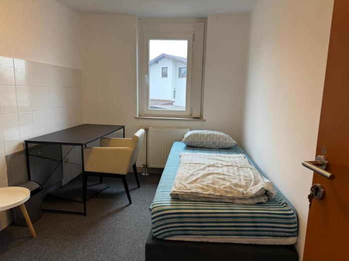 Spacious Rooms Near Center