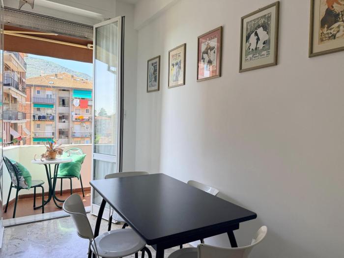 Bright Apartment for 5 with Private Parking Cinque Terre and Portovenere Gateway