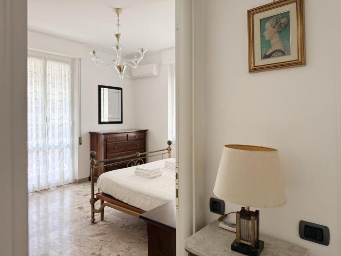 Bright apartment for 5 parking 20 mins to station near park and shops Portovenere and Cinque Terre panoramic road way