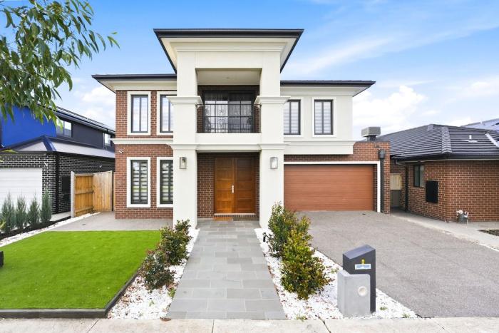 Stunning Park-fronted Luxury Grand Family House!