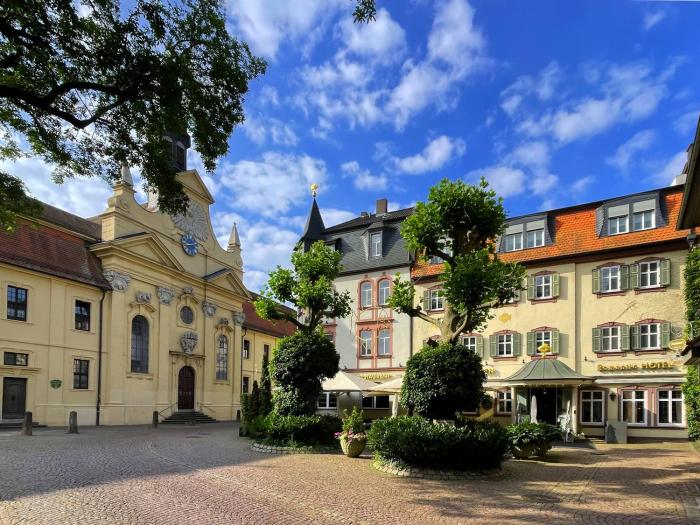 RomanticHOTEL Goldener Karpfen - das kleine, feine Grandhotel direkt in der Altstadt