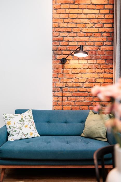 Cozy Entresol Old Town Studio - by Upstairs