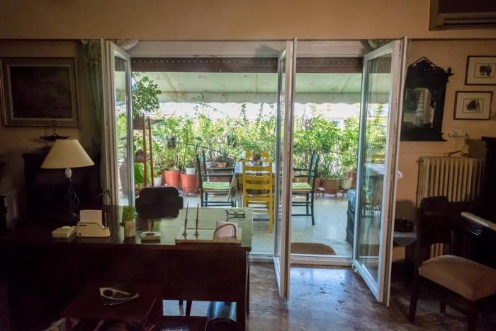 Sunny vintage Athenian apartment!!!