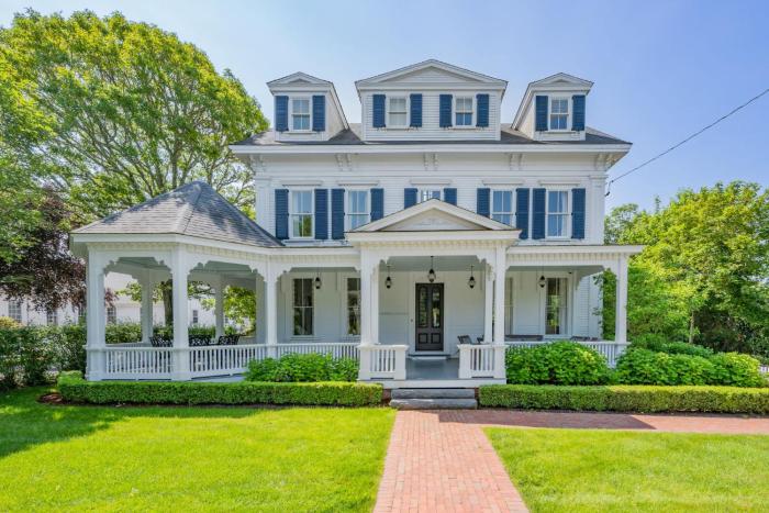 Historic Harwich Port Retreat: The Mooring