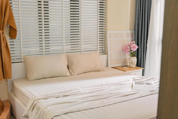 Studio 1 king bed, bathtub, kitchen, next to Sheraton, Tay Ho