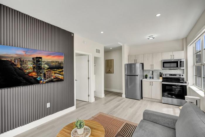 Modern 1BR Apartment Walk to Beach South Beach Gem 201