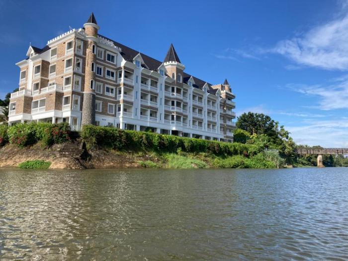 Dew River Castle Lake View Stay Aluva Cochin