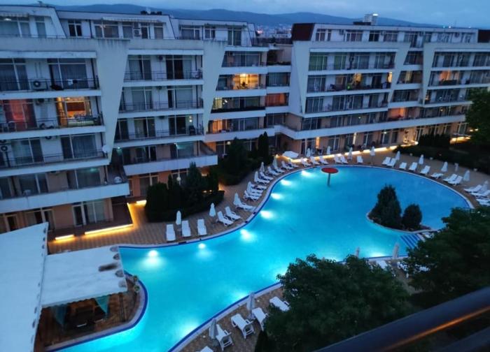 Luxury Penthouse Studio with Outdoor Hot Tub and Panoramic Views