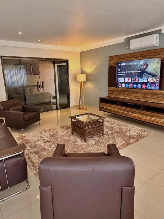 CASA AMPLA e MODERNA com Suíte