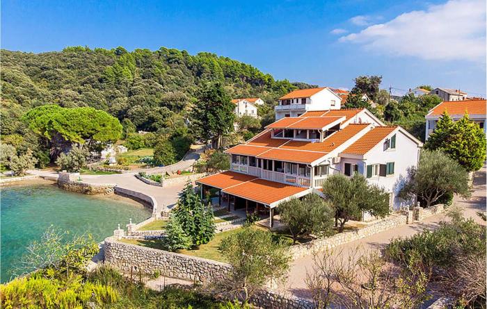 2 Bedroom Cozy Apartment In Kampor