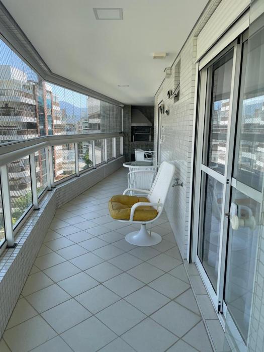 Apartemento 4 suítes e ampla área de lazer em Riviera de São Lourenço