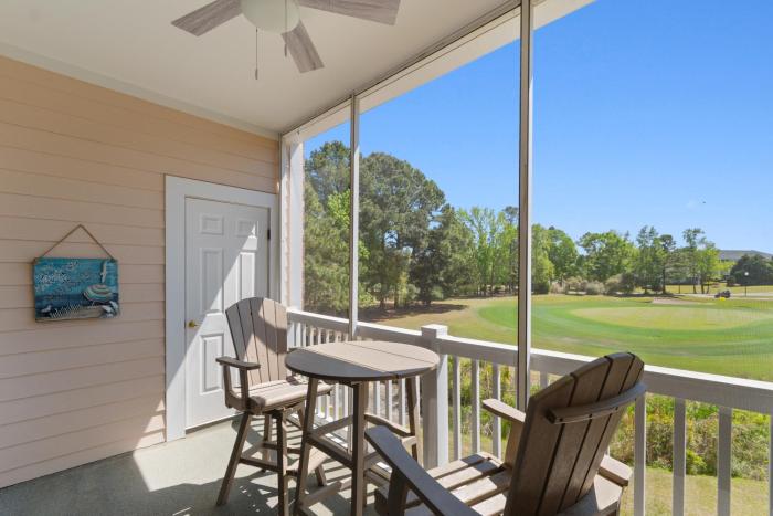 Golf Course View Spacious Coastal Living