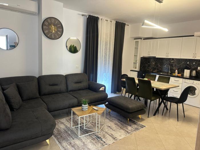 Elegante Apartment Center