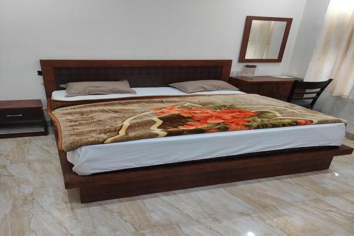 Hotel O V S