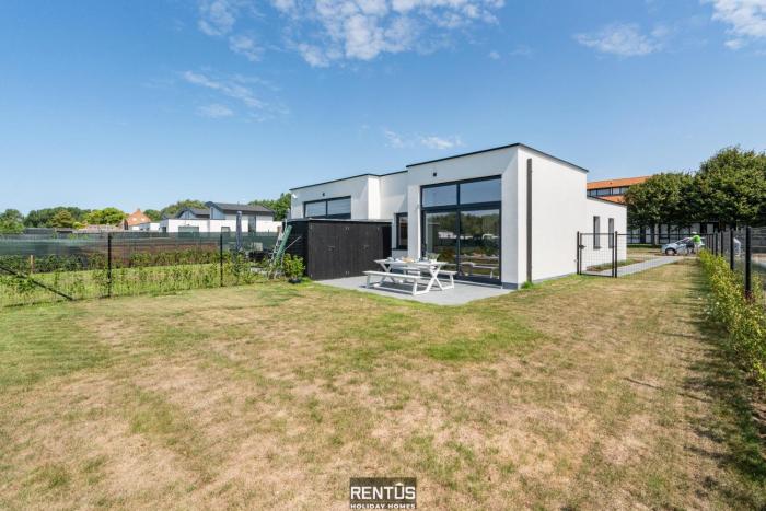 Maison Basil - holiday house with garden and parking
