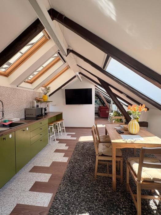Gardoš Attic Loft with Terrace