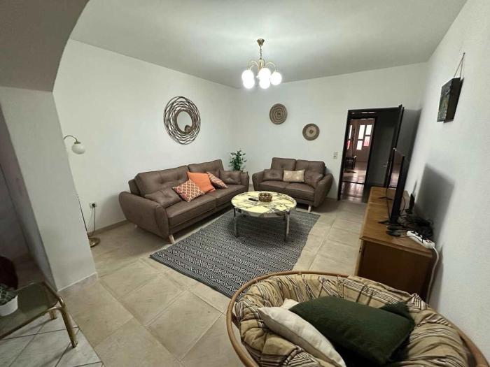 Spacious 2 Bedroom 2 Bath Flat with Large Terrace