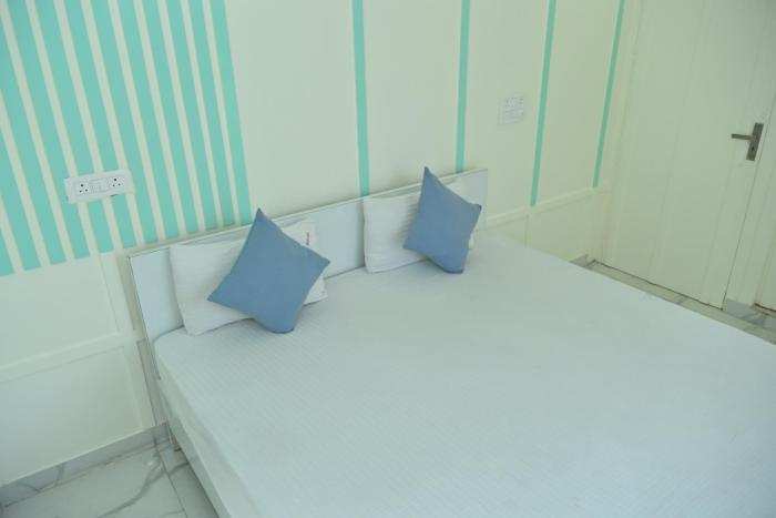 Luxury 2BHK Family Cottage- Near Ram Mandir