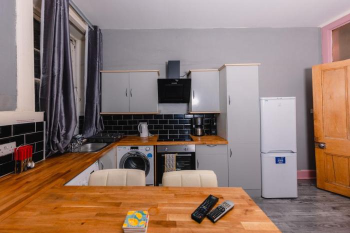 Relaxing 4 bdrm Central Apartment