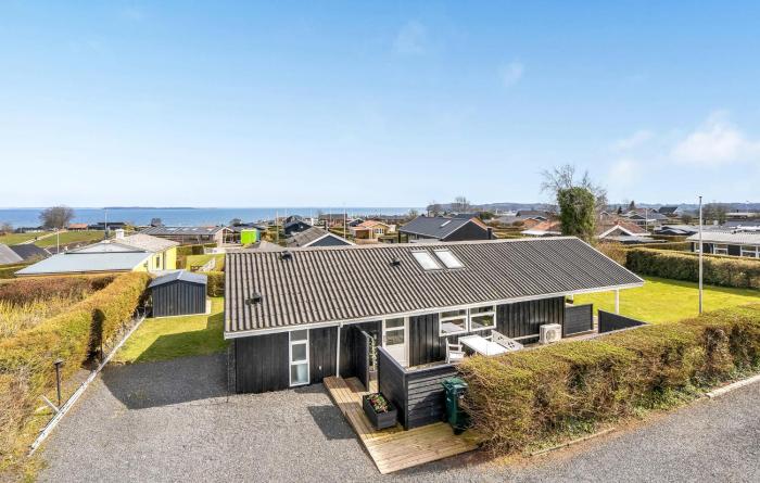 3 Bedroom Cozy Home In Hejls