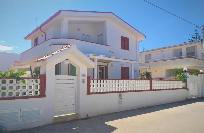 Villa dei Fiori - Ground Floor Garden Apartment Near Beach