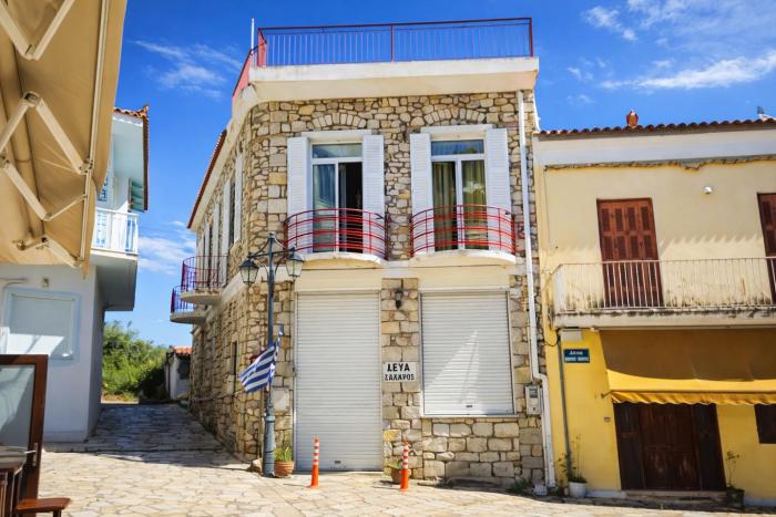 Traditional Stone House - Near Beach - Quiet Area - Family Friendly