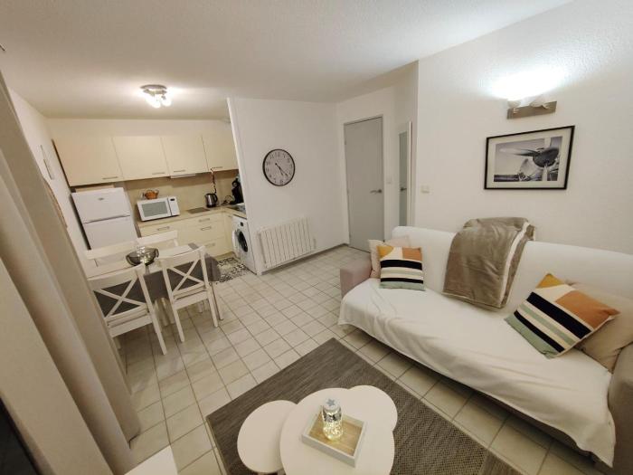 Apt F2 proche centre thermal