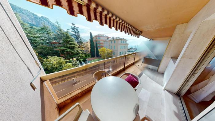 11E - Studio vue mer latérale dans un résidence avec piscine