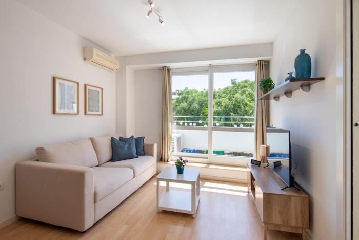 Ideal for couples, Beach 4 min away, Free parking