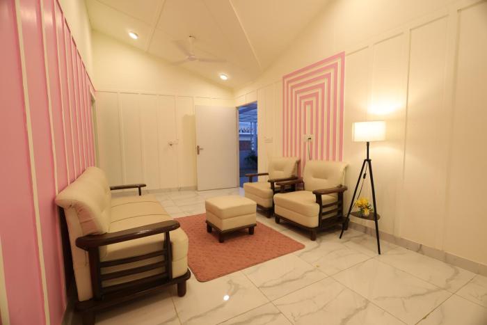 2BHK Peaceful Stay - Perfect for Couples & Families near Shree Ram Temple