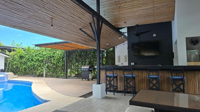 Private Home in Uvita - Pool, Gym, Outdoor Bar