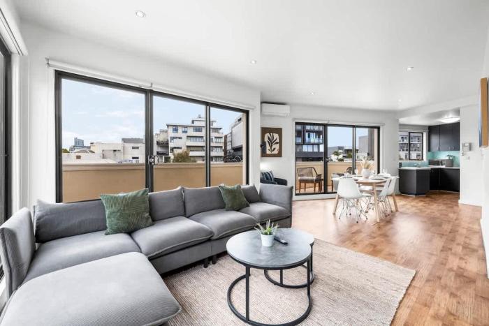 LaneStay - 3B2B Bright Apartment with Free Parking
