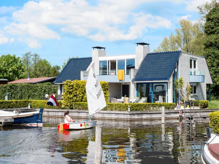 Villa in Loosdrecht with sunny balcony