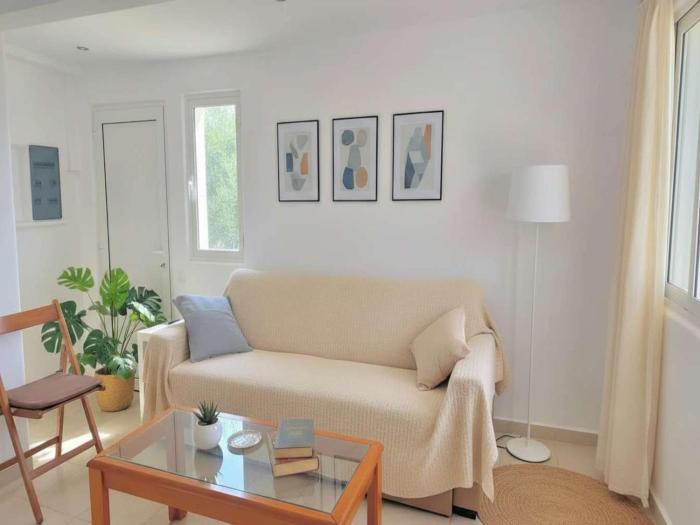 Paros Suite with Balcony & Parking