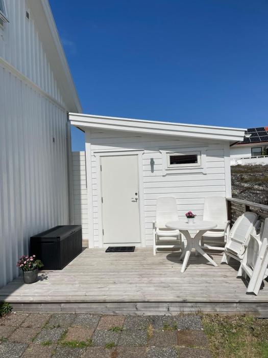 Cottage near the ocean On Smögen