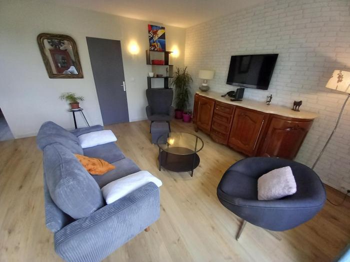 Maison avec jardin & parking , 15 min du centre