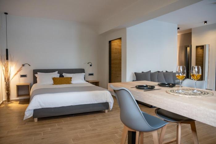 Τzegia Suites