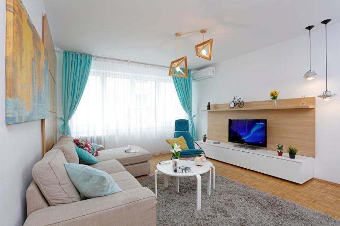 Modern 2 bdrm apartment in city center