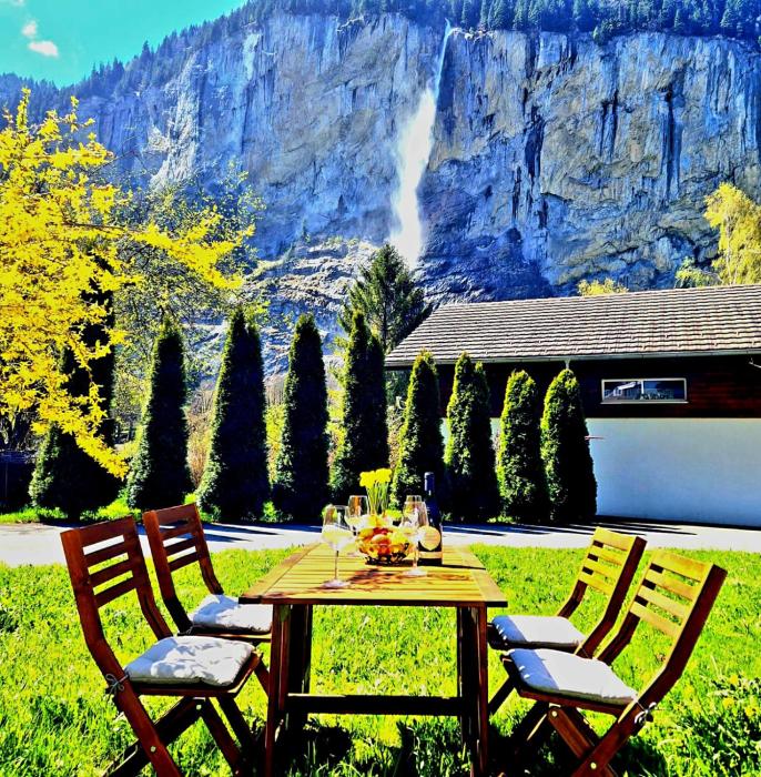 Chalet Bellevue Beautiful Waterfall view private Garden & free parking