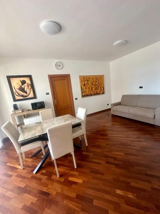 Domus Leonardo Apartment