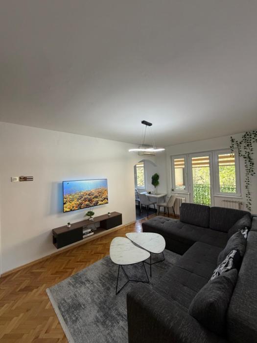 Modern 2BR Apartment Karpoš with Private Parking